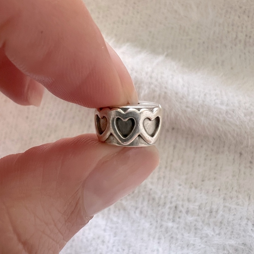 ROW OF HEARTS CLIP